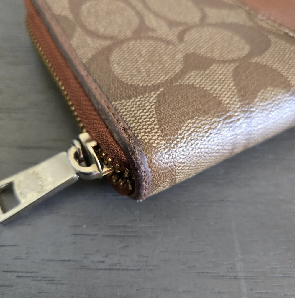 Coach Wallet - Picture 2 of 11